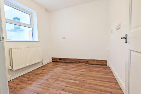 Scoter Close, Woodford Green, Essex, IG8 photo 5