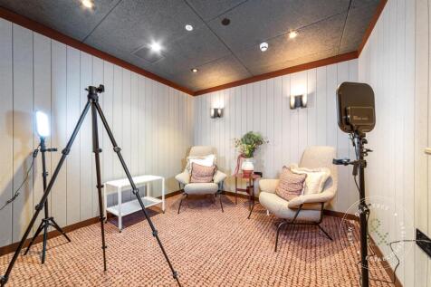 Podcast/Studio Pods