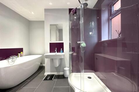 Superb Family Bathroom 662