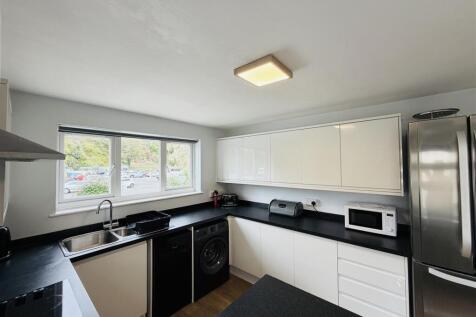 Quarry Court, Quarry Hill photo 3