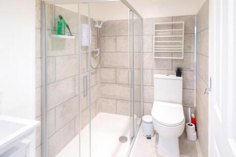 modern_bathroom_walkin_marketing