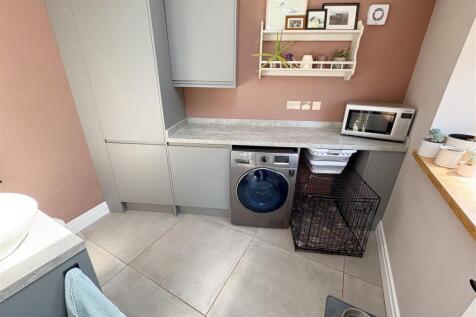 Utility room_downstairs wc.jpg