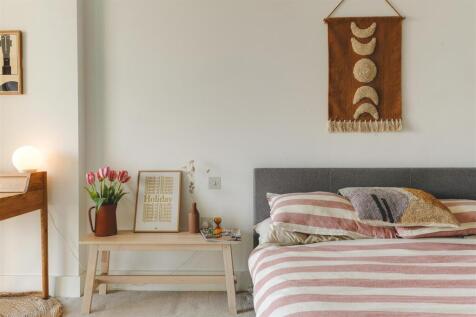 London, E8 - property photo