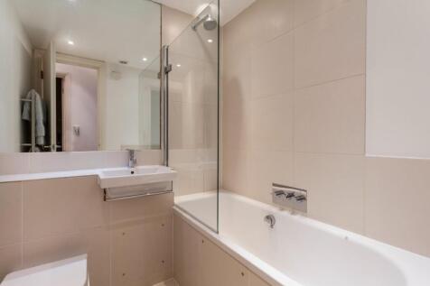 Lettings Hammersmith Sinclair Road - Bathroom.jpg