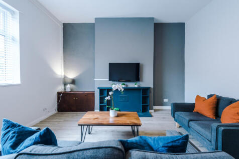 13 Stratford Road Living room 3