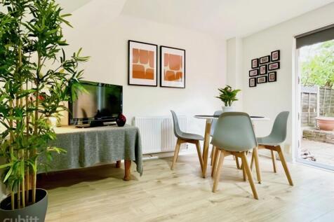 Living/Dining Area