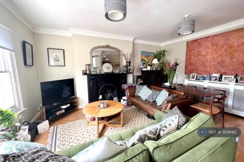 3-bed flat on Edith Road, London, W14, £3,800/mo