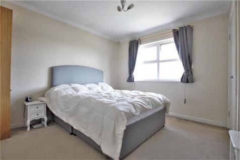 Chertsey, Surrey, KT16 photo 4