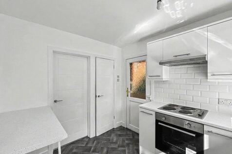 Whincover Drive, Leeds, LS12 photo 3