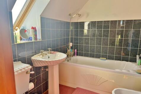 Bedroom 3 ensuite bathroom