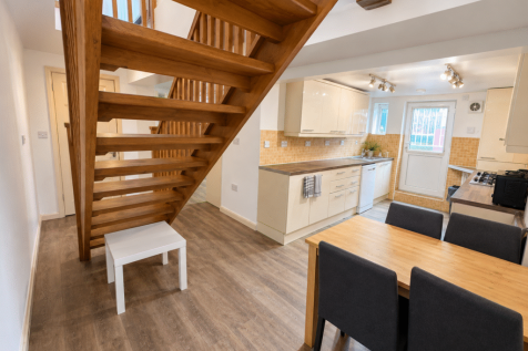 7-bed terraced on Brudenell Avenue, Hyde Park, Leeds, LS6 1HD, £4,156/mo