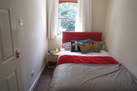 Bright, neatly presented single bedroom with a ...