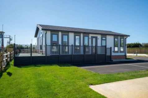 RESIZED - Plot 19 HR Front Outside 2.jpg