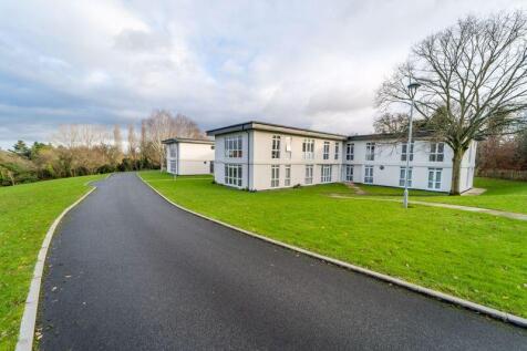 2-bed flat on Danescourt Manor, Tettenhall, £1,300/mo