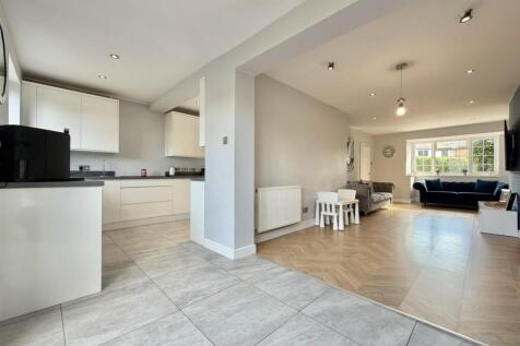 Kitchen/Living Area