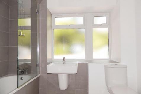 Bishopric, Horsham, RH12 photo 5