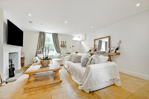 Sitting/Dining Room