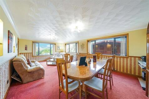 4 bed, 3 bath Detached in Cardiff - Photo 11