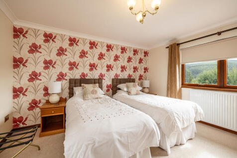 8 bed, 8 bath Detached in Leeds - Photo 15