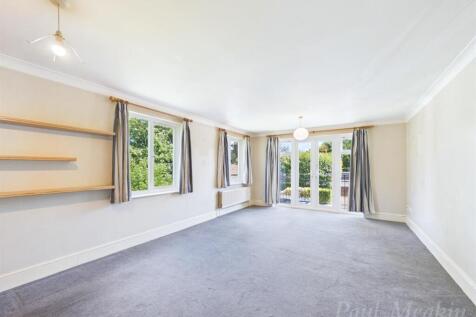 Living/dining area