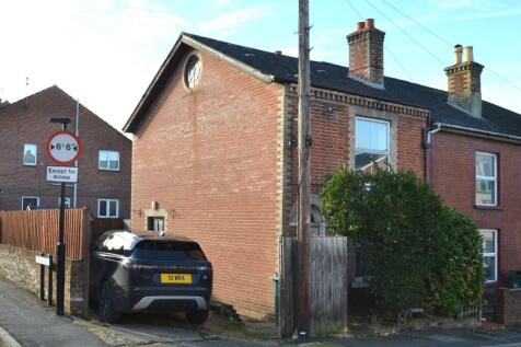 Newport, PO30 - property photo
