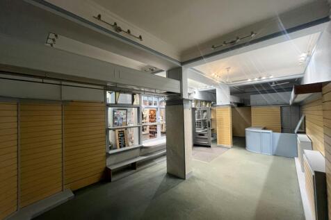 Retail Property (high street) to rent Image 4