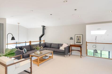 First floor seating area