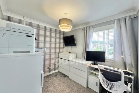 BROOM TERRACE JOHNSTONE BEDROOM OFFICE ROOM