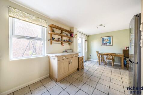 Leaze Street, East Wichel, Swindon, SN1 photo 4