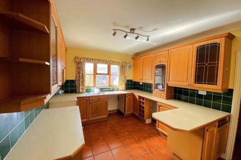 1 Grazebrook Close - Kitchen1.jpg