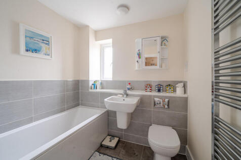 1372524-15-690206...