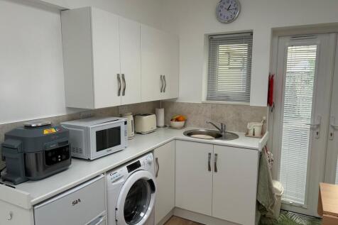 Studio Kitchen Ho...