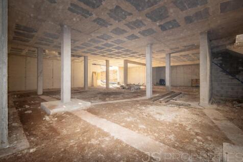 NEWLY BUILT MODERN VILLA IN UNIQUE LOCATION OF SELVA 