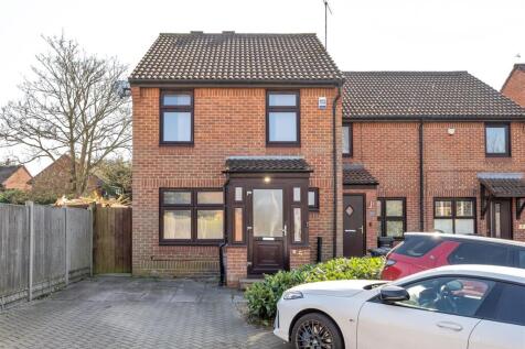 Chapelmount Road, IG8