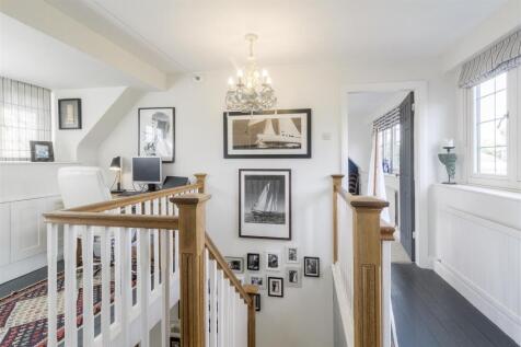 1 Knowle Hill, Hurley