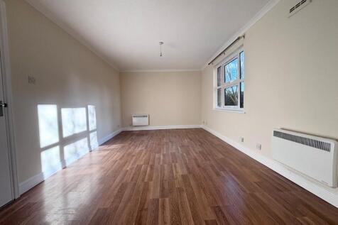Lawns Court, Royston, SG8 photo 3