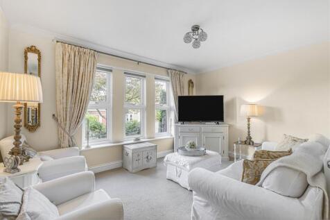 TV ROOM / BEDROOM 6:
