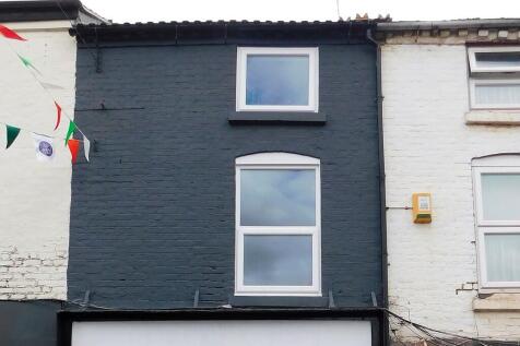 Apartment above s...