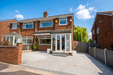 Peveril Close, Whitefield, M45