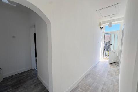 2CS_Hallway