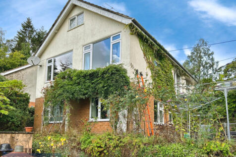 Beautifully Appointed Detached Property