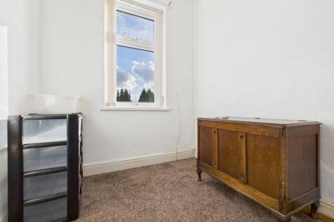 CAM03729G0-PR0171-STILL038