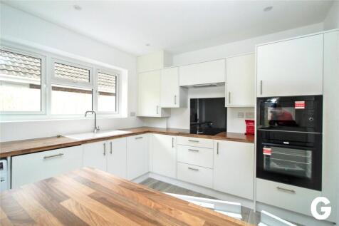Redwood Close, Ringwood, Hampshire, BH24 photo 3