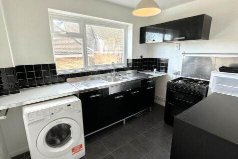 Harcourt Avenue, Wallington, Surrey. SM6 photo 3