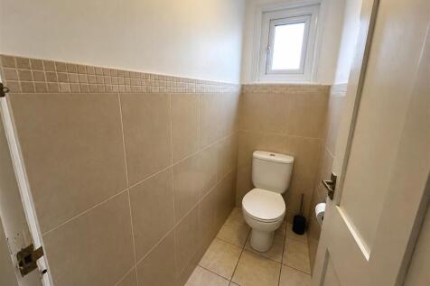 Bathroom 2.jpg
