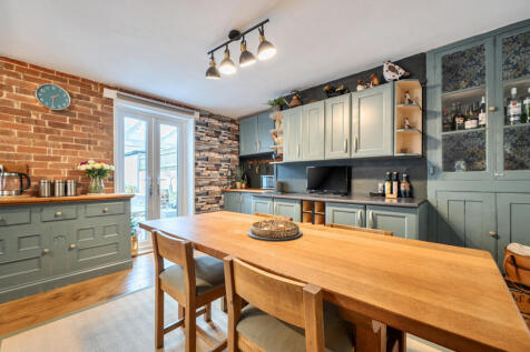 1384885-11-692711...