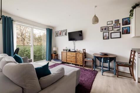 Gardner Close, E11