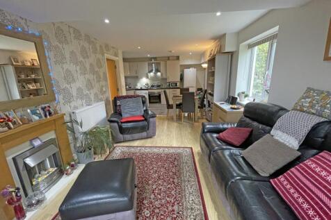 Grantley Gardens 96a - Living Room Front.jpg
