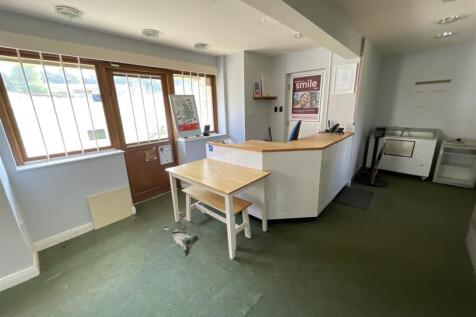 Retail Property (high street) to rent Image 7