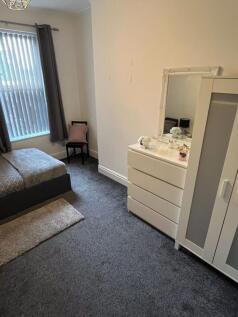 Cowley Hill Lane, St. Helens - Half Price First Months Rent photo 4
